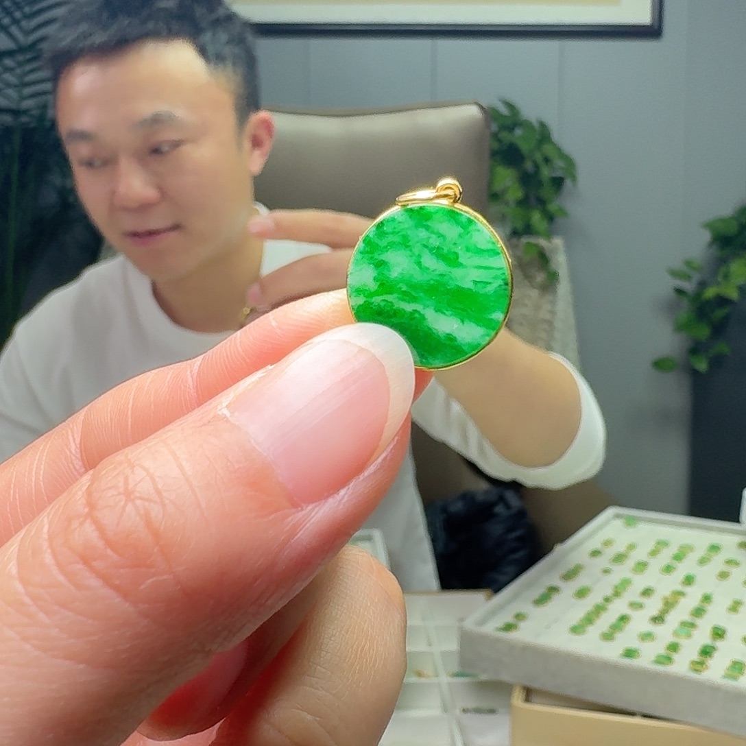 翡翠18K金镶嵌吊坠(不含链)天然