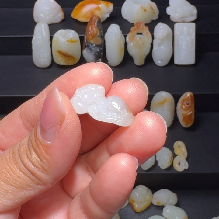 风***栈和田玉未镶嵌颈饰