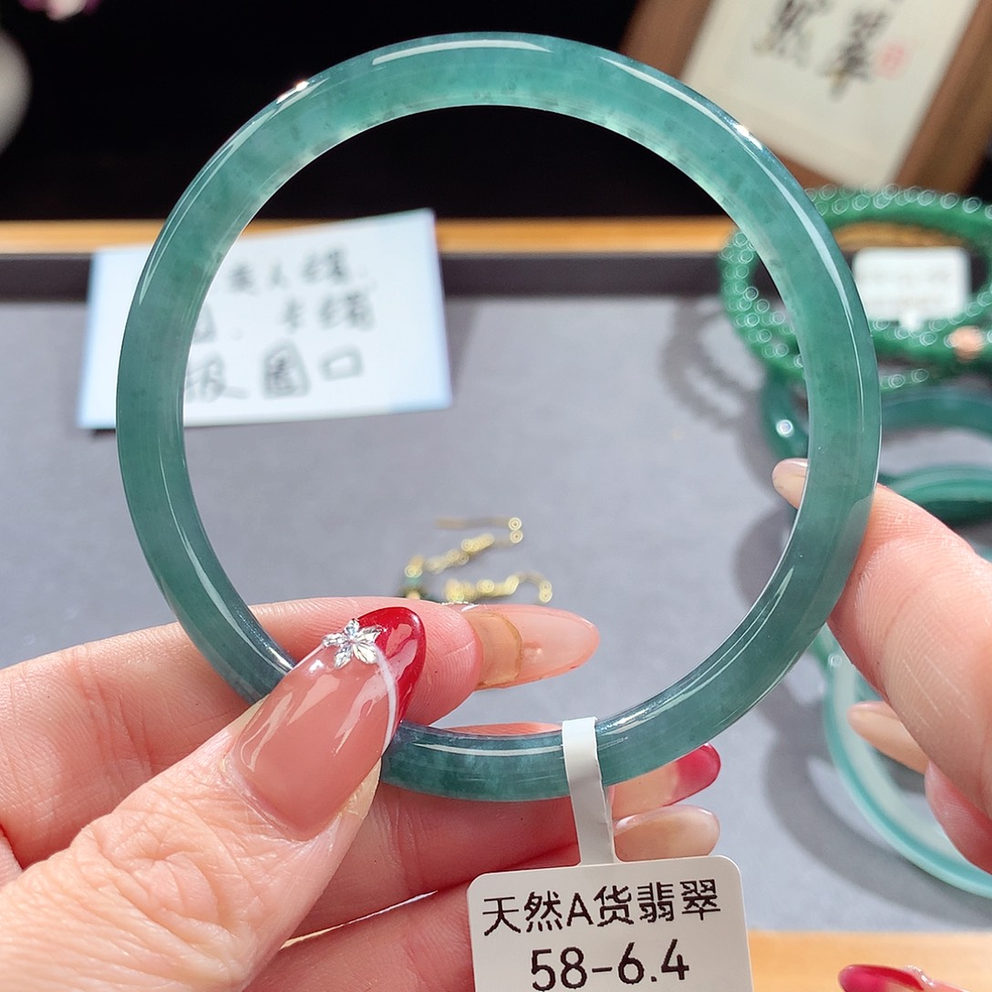 翡翠手镯（圆镯）未镶嵌
