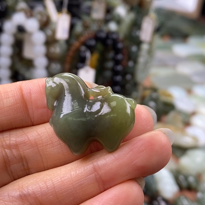 和田玉未镶嵌颈饰