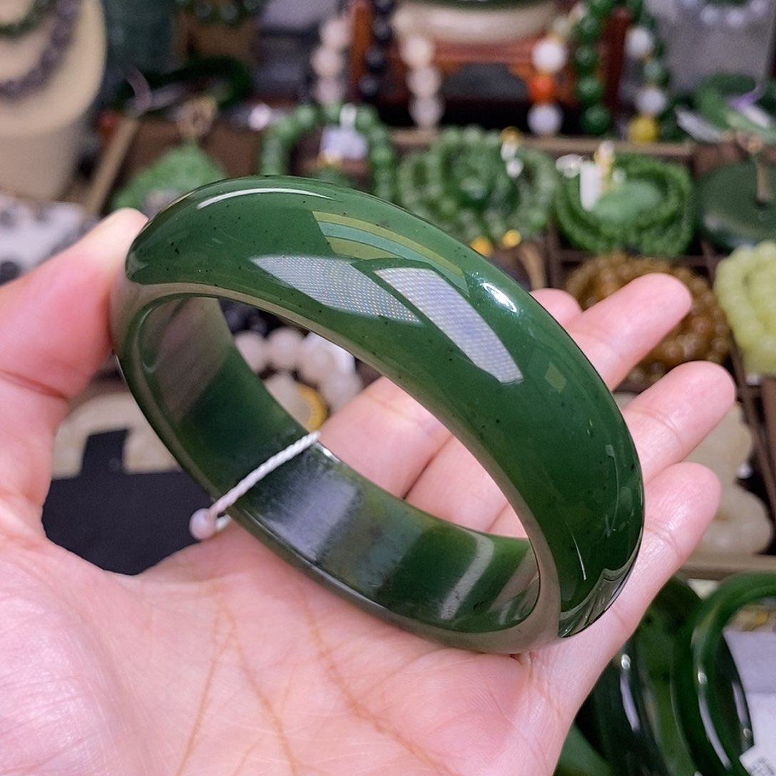 和田玉58.7 碧玉清货价轮胎手镯辣绿未镶嵌