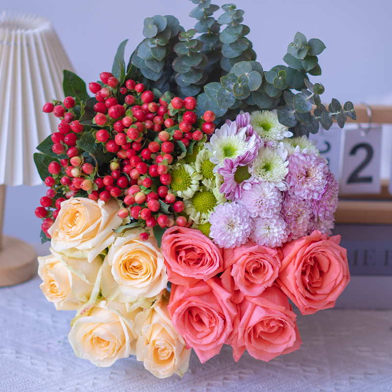 【云南鲜花】粉玫瑰+香槟玫瑰+小雏菊+红豆+配草云南基地直发鲜花