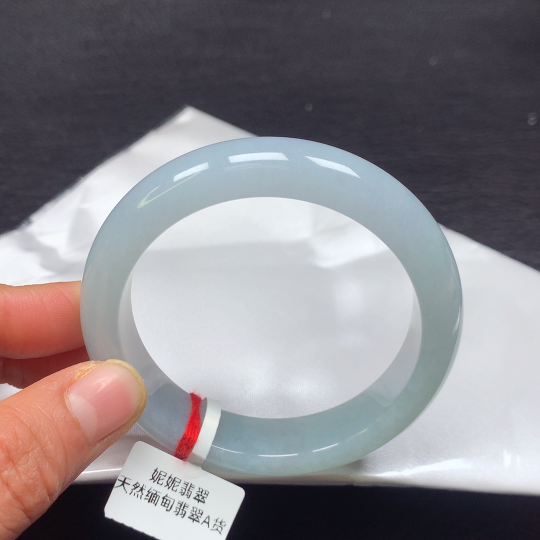 翡翠手镯未镶嵌55圈