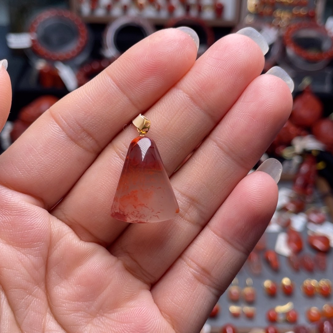 南红玛瑙18K金镶嵌水草飘花无事牌