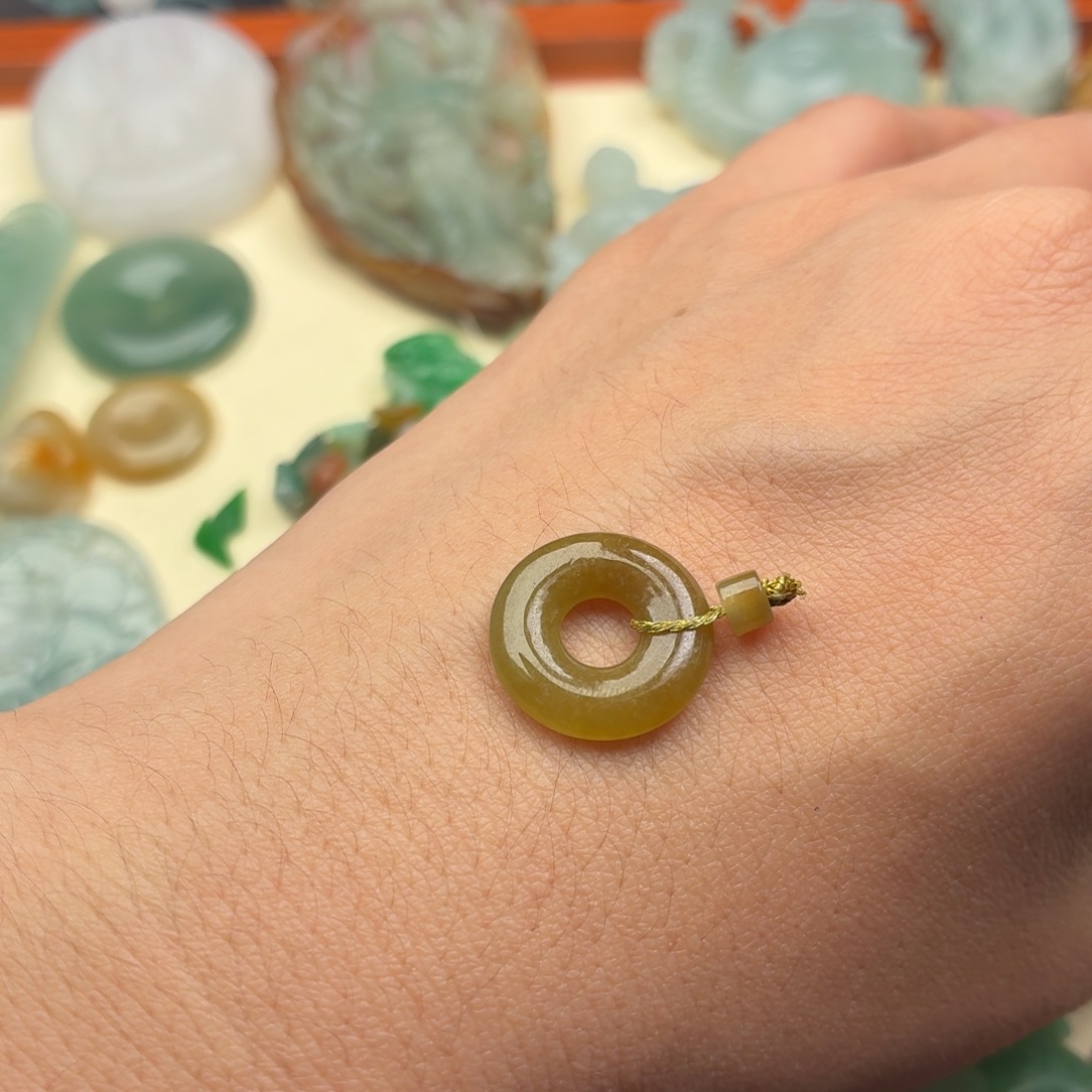 翡翠未镶嵌颈饰圈