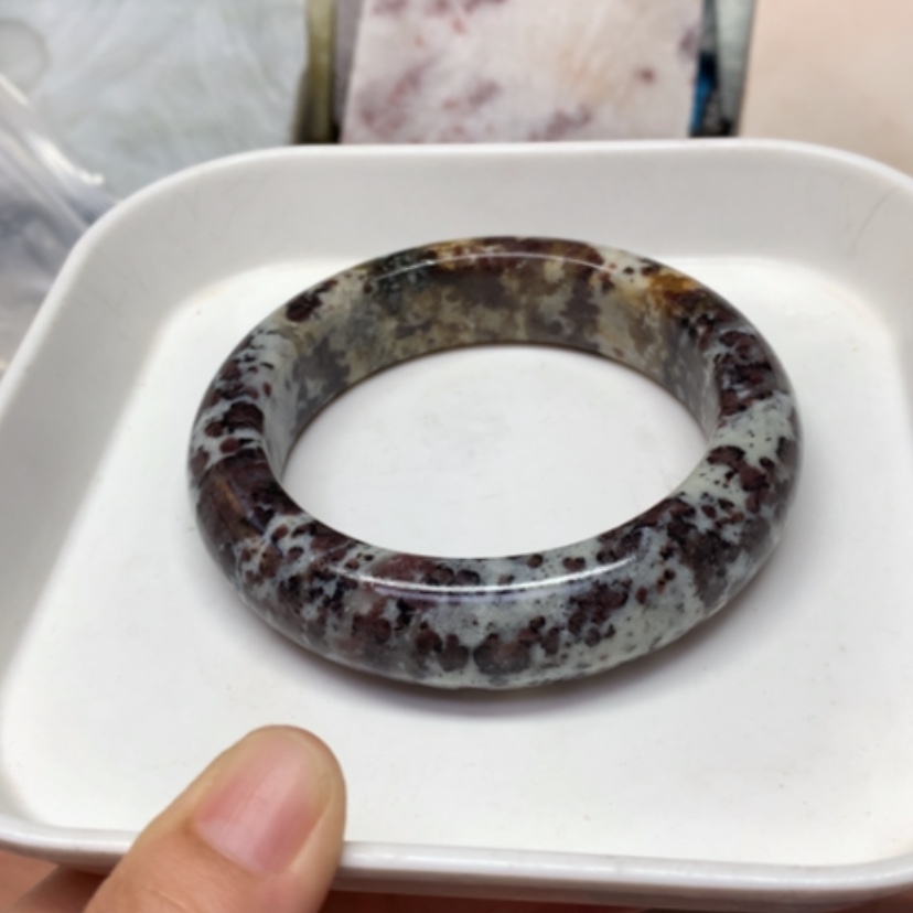 【闪购商品】未镶嵌手镯石英岩玉黑樱花