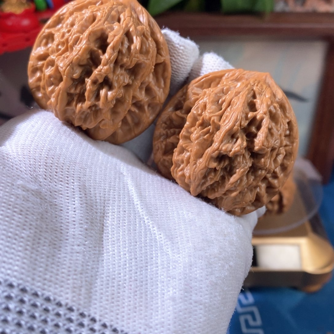 文玩核桃吊坠虎头