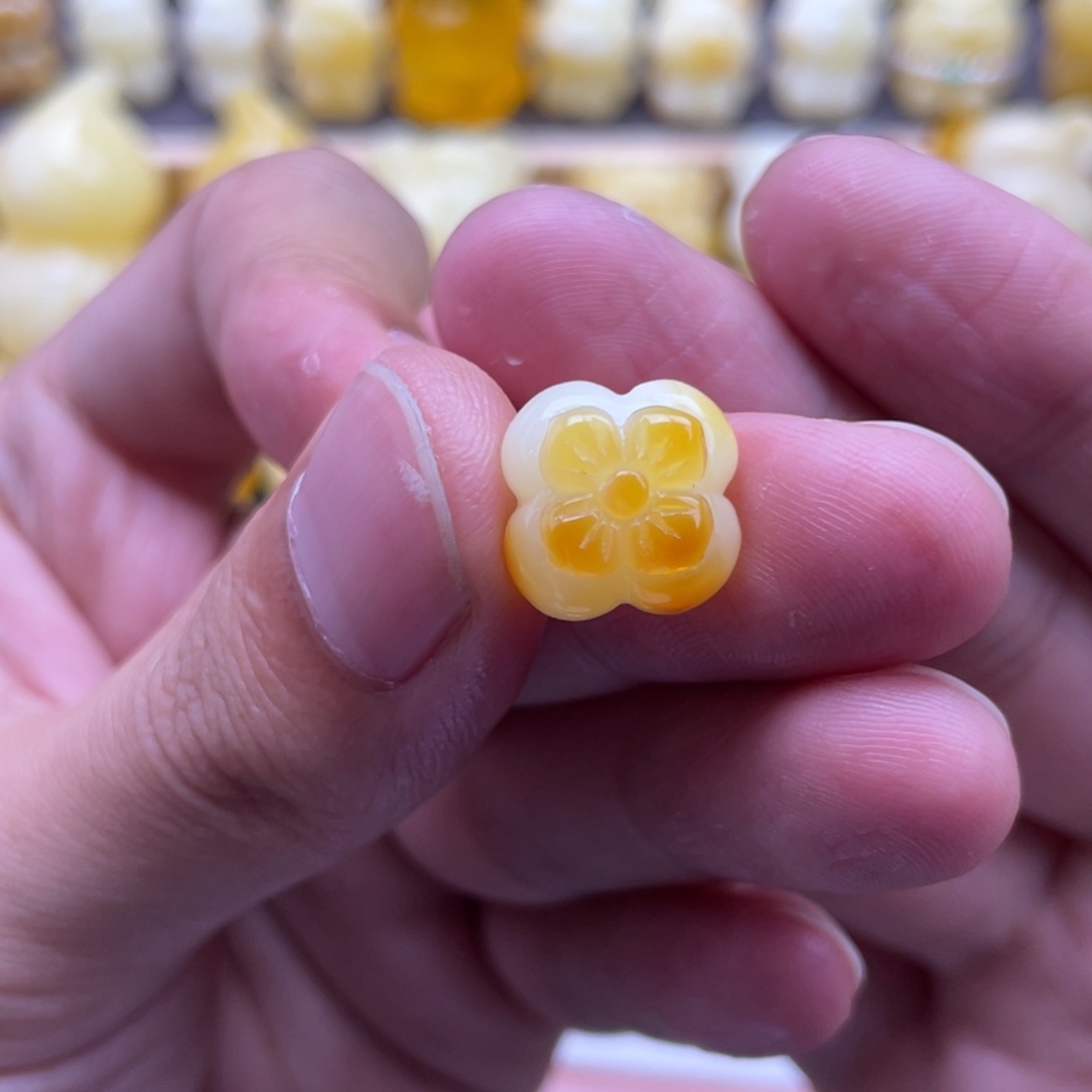 一***心琥珀未镶嵌裸石蜜蜡