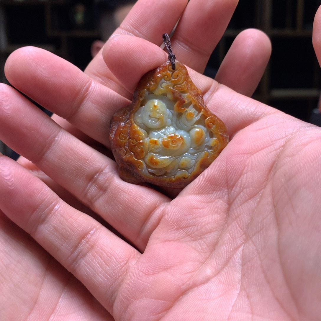沈***哥岫岩河磨玉（透闪石质玉）未镶嵌颈饰