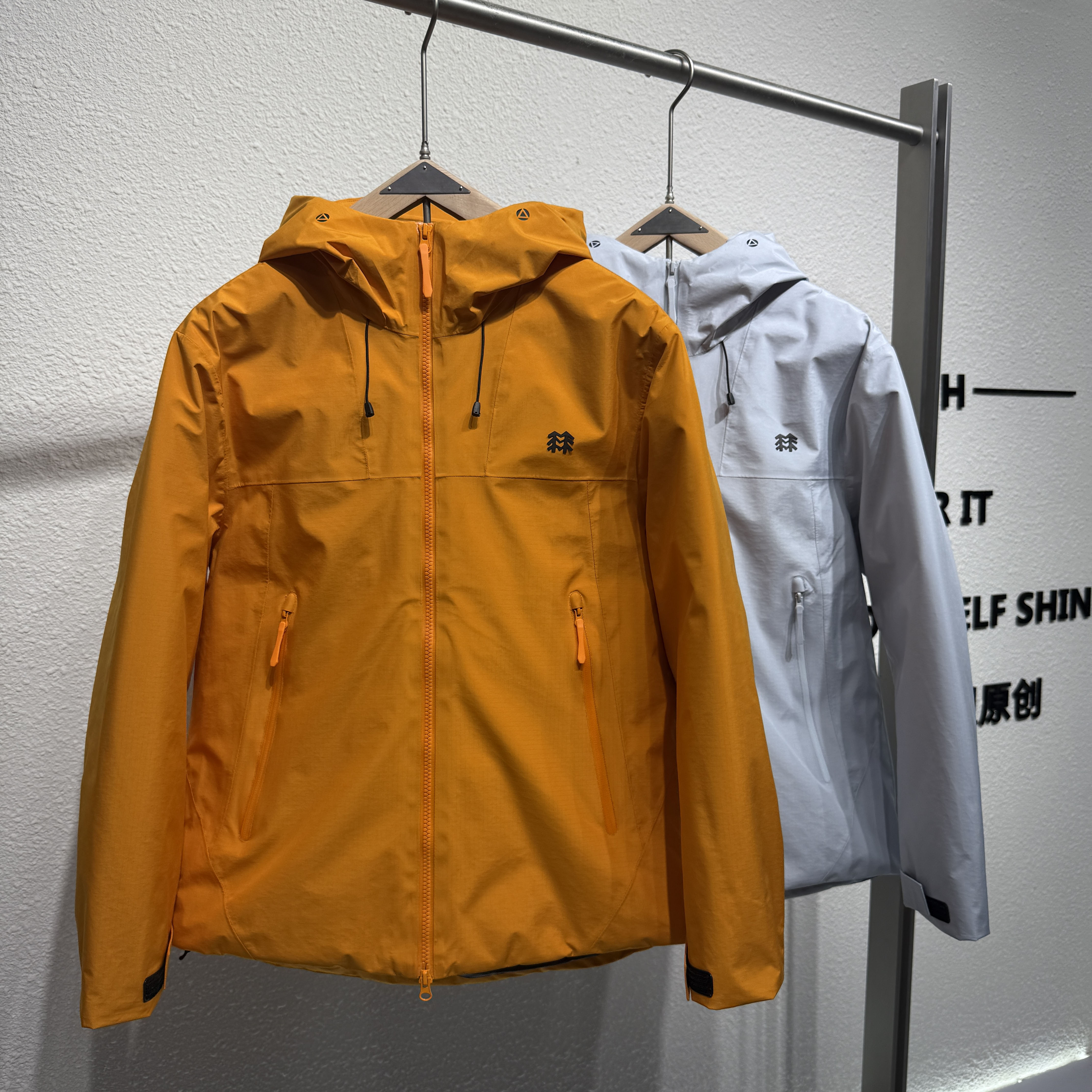 男士冬季国标羽绒冲锋衣情侣款户外保暖防风硬壳连帽短款上衣外套