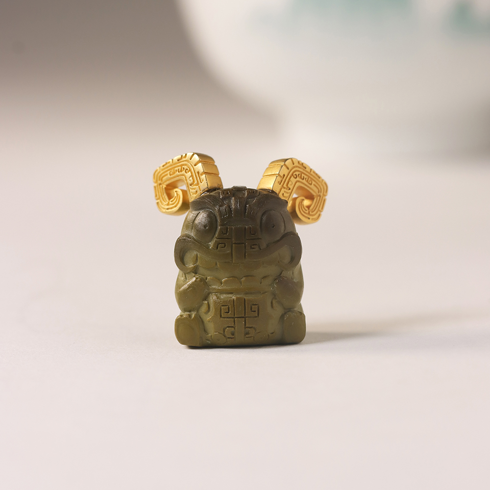 湖北原矿精品绿松石饕餮镶嵌18K金角多样性发货