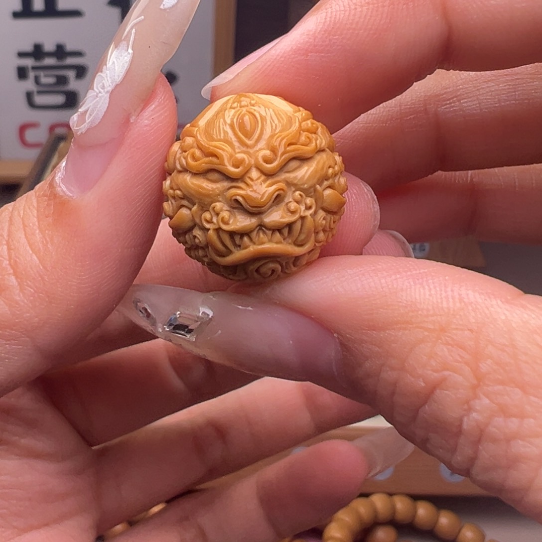 文玩核桃把件镶嵌款唐狮18左右尺寸全品有正常封口线