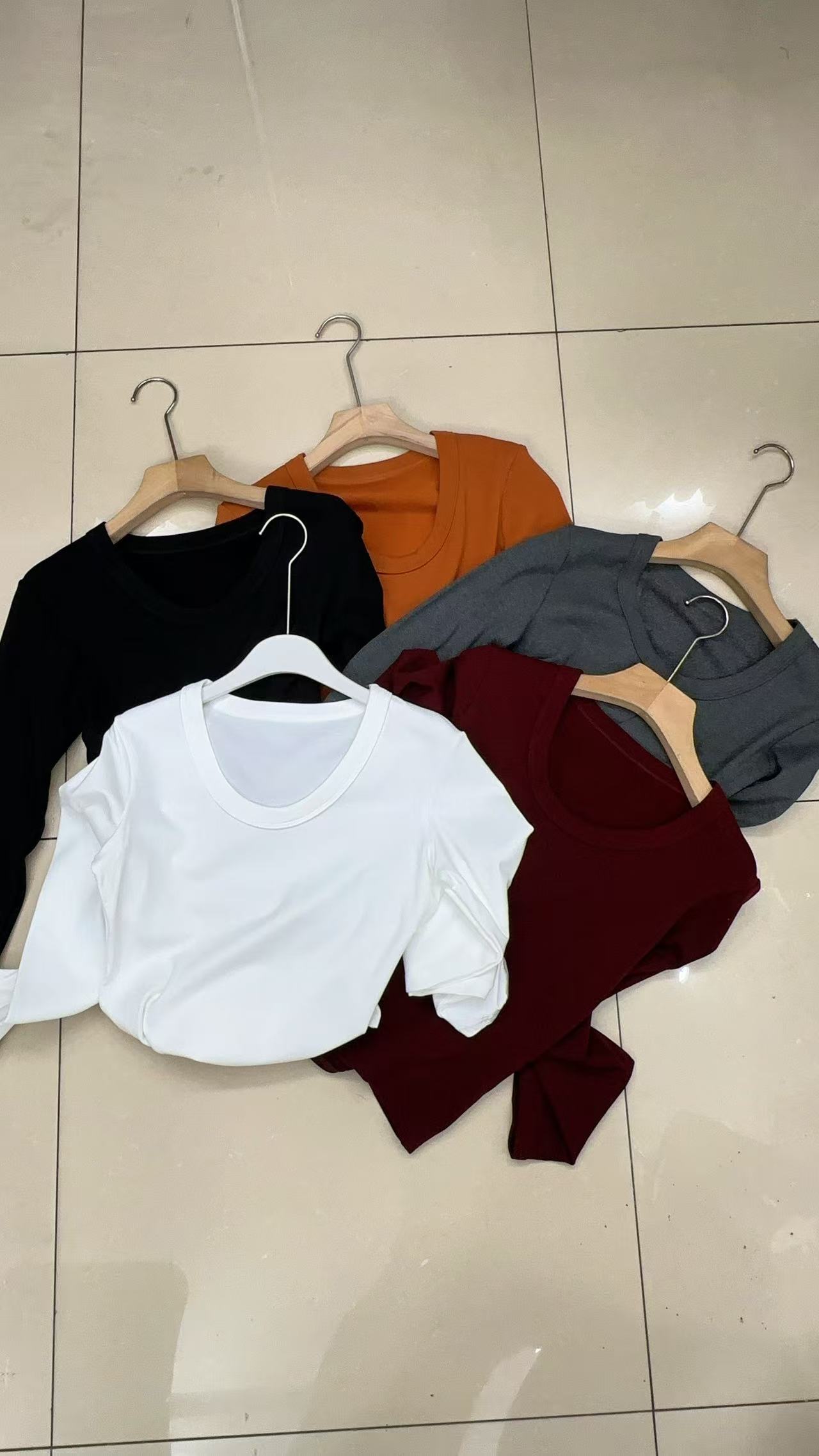 实体店直播：时尚百搭洋气显瘦显高基础打底T（磨毛款）