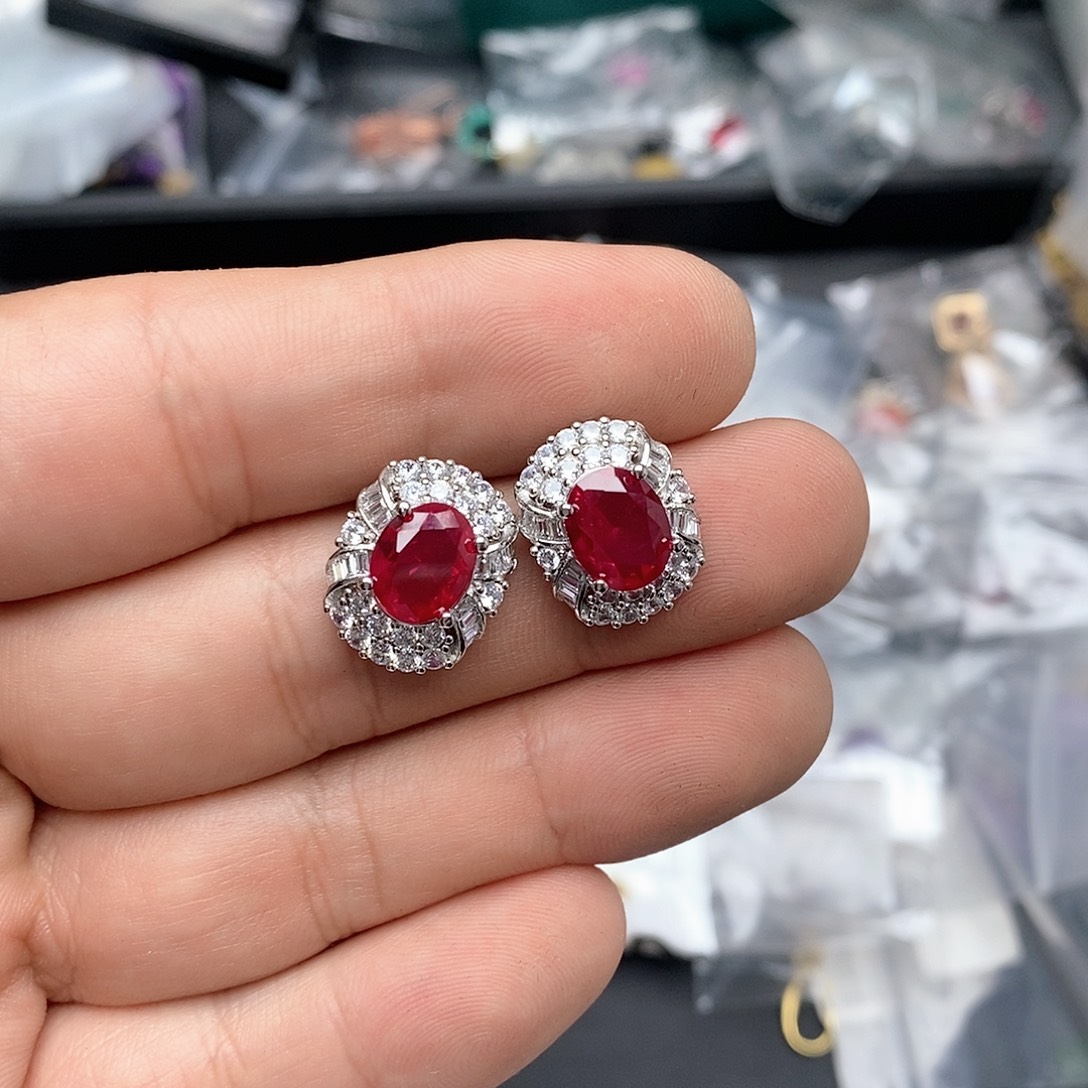 只买单纯的吊坠，没带链子，属的性质。