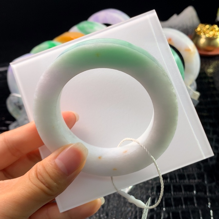 定制翡翠未镶嵌手镯