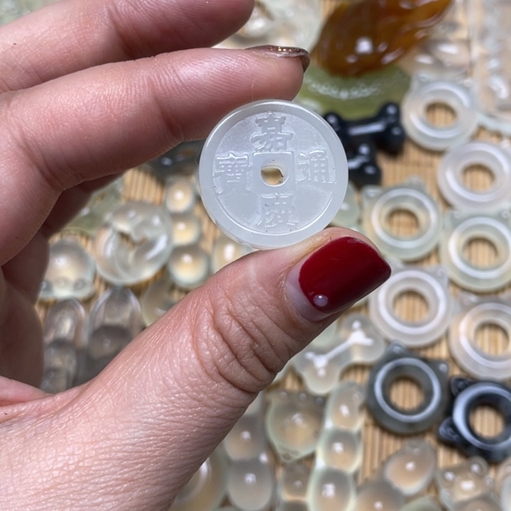 蛇纹石玉颈饰未镶嵌