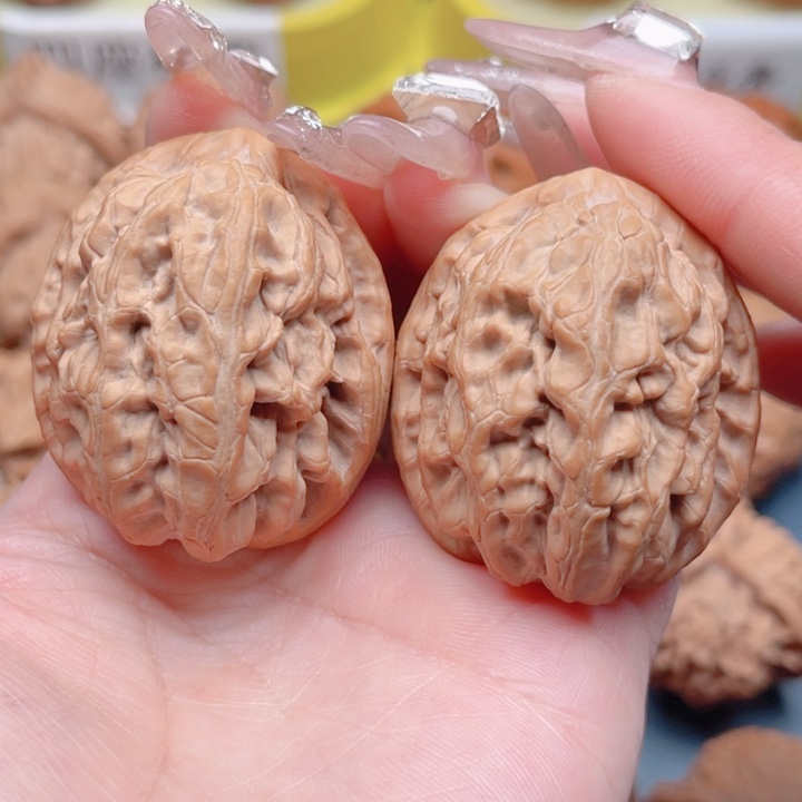 文玩核桃把件微修红锦鲤