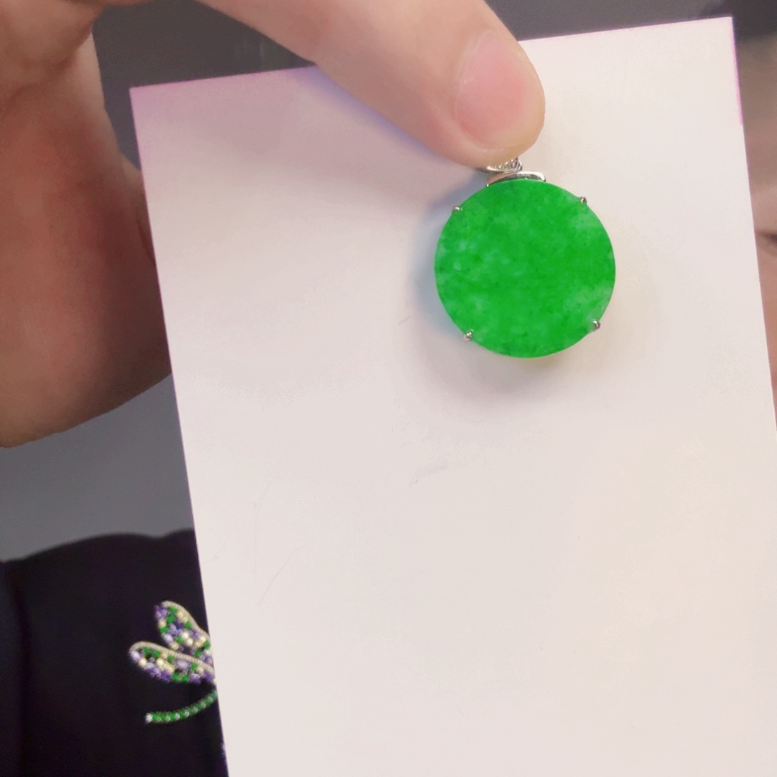 翡翠挂件18K金镶嵌一件