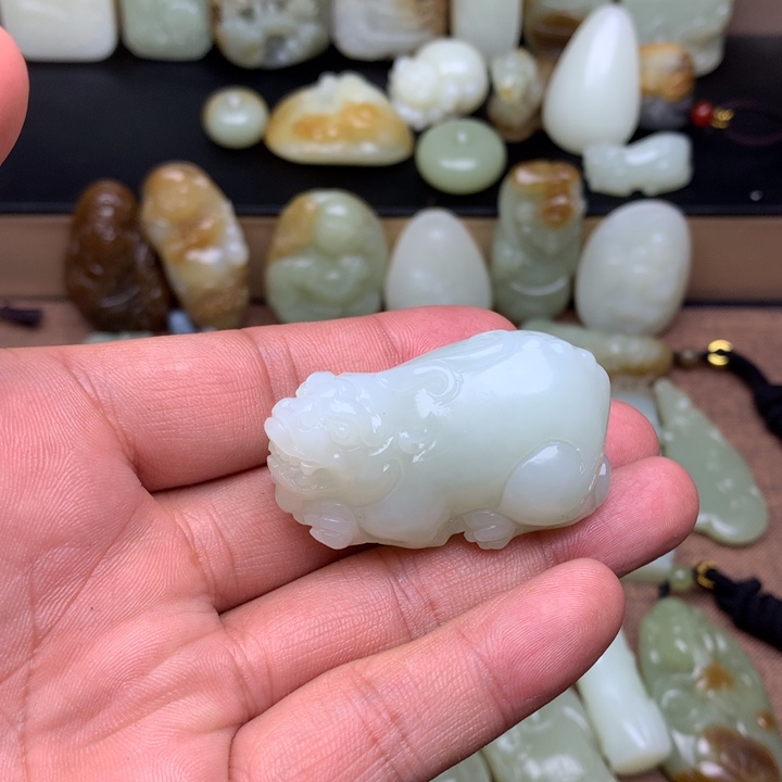 ~****和田玉（糖玉）未镶嵌颈饰