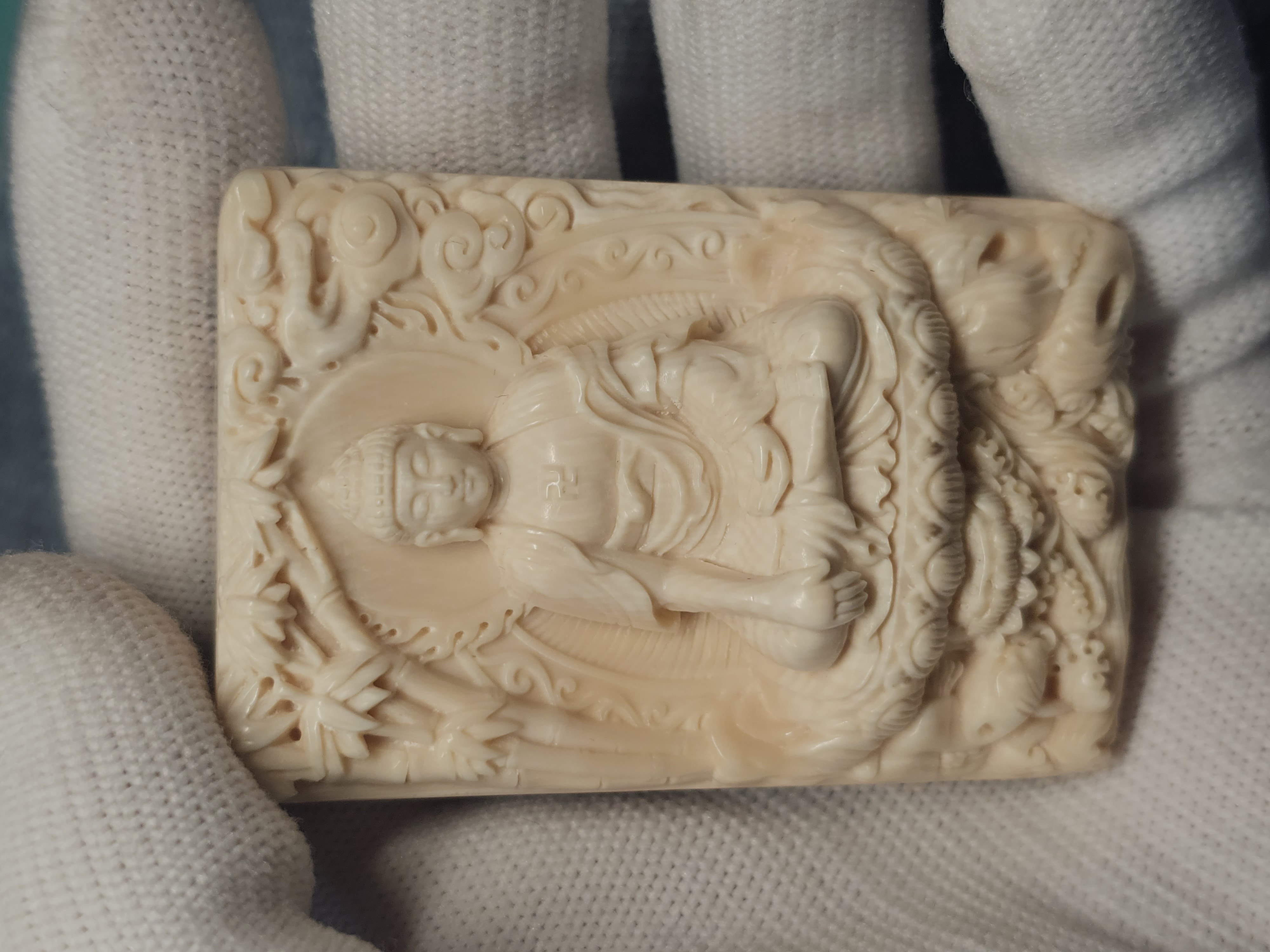 天然猛犸牙手工大日如来吊坠（天然皮裂不影响佩戴）