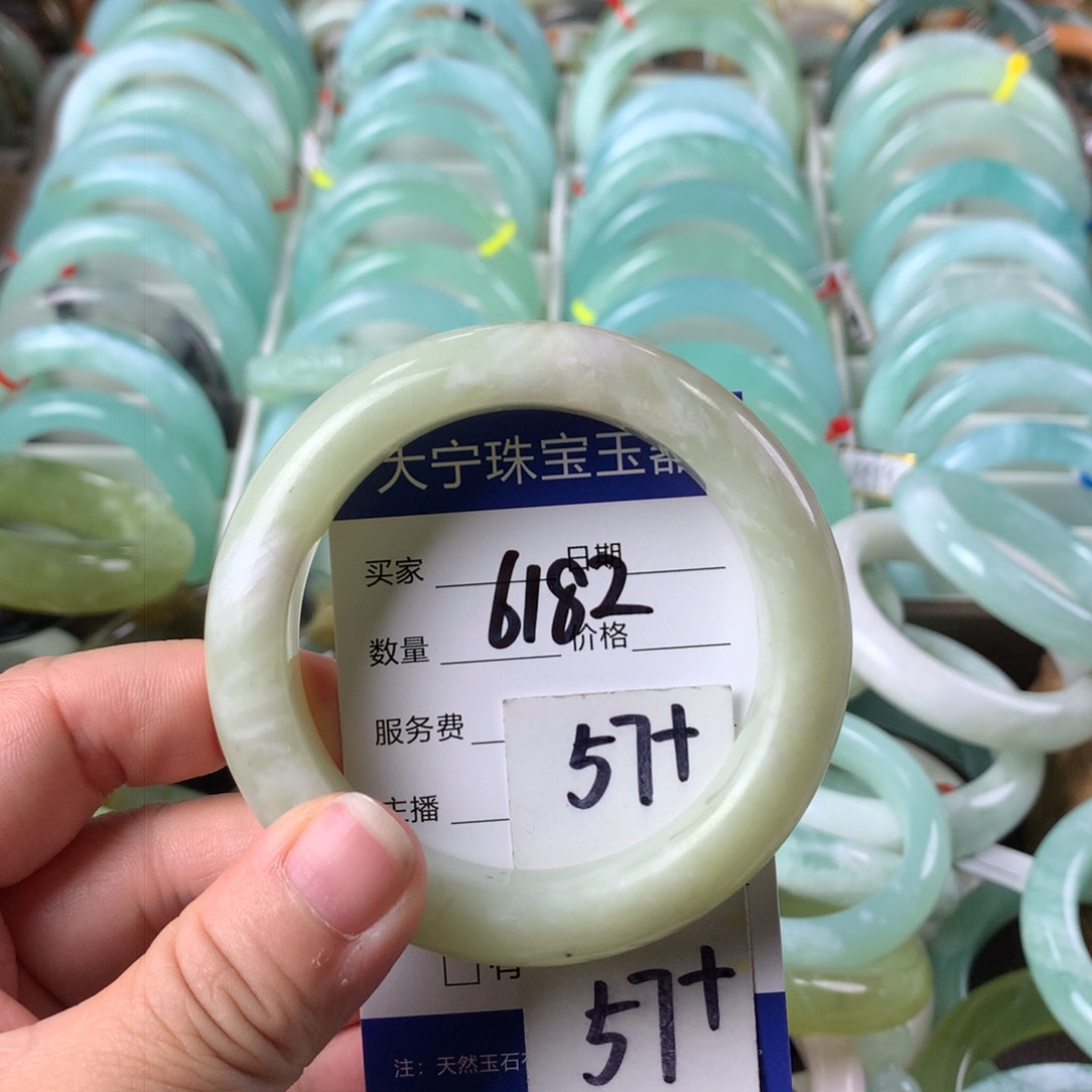 蛇纹石玉手镯未镶嵌6182