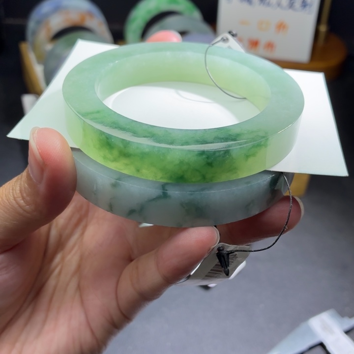 定制翡翠未镶嵌翡翠手镯