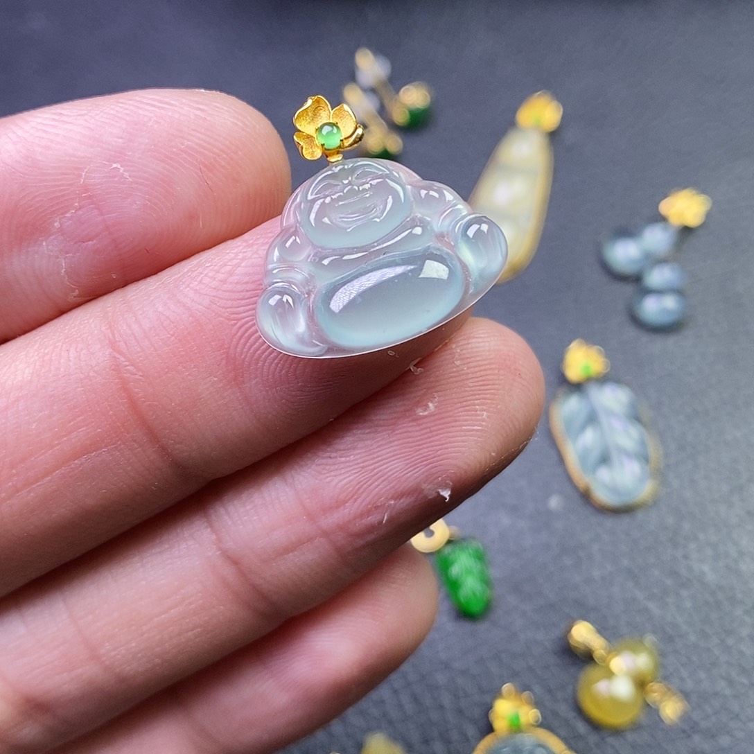 颈饰18K金镶嵌翡翠