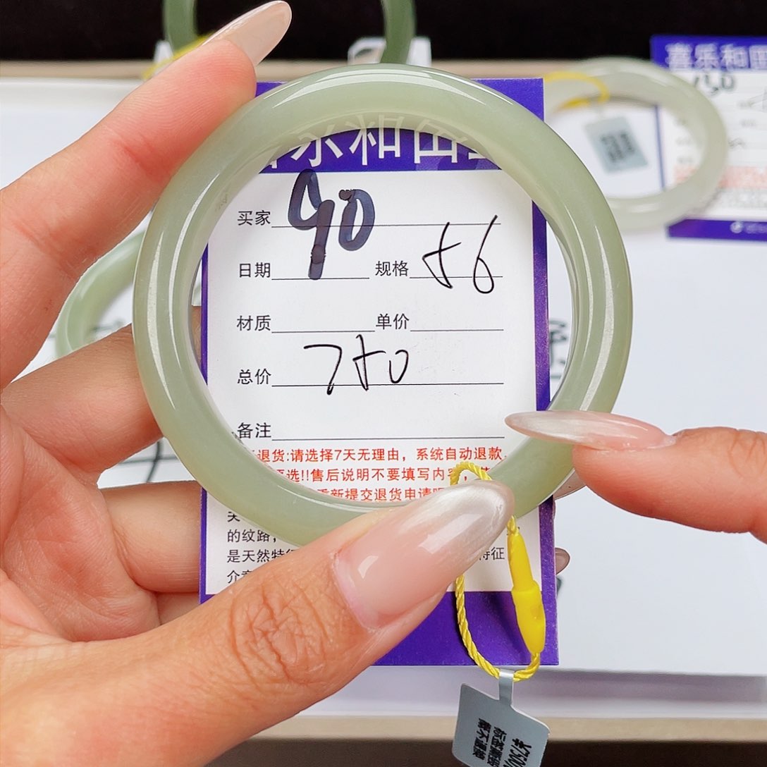 和田玉手镯未镶嵌