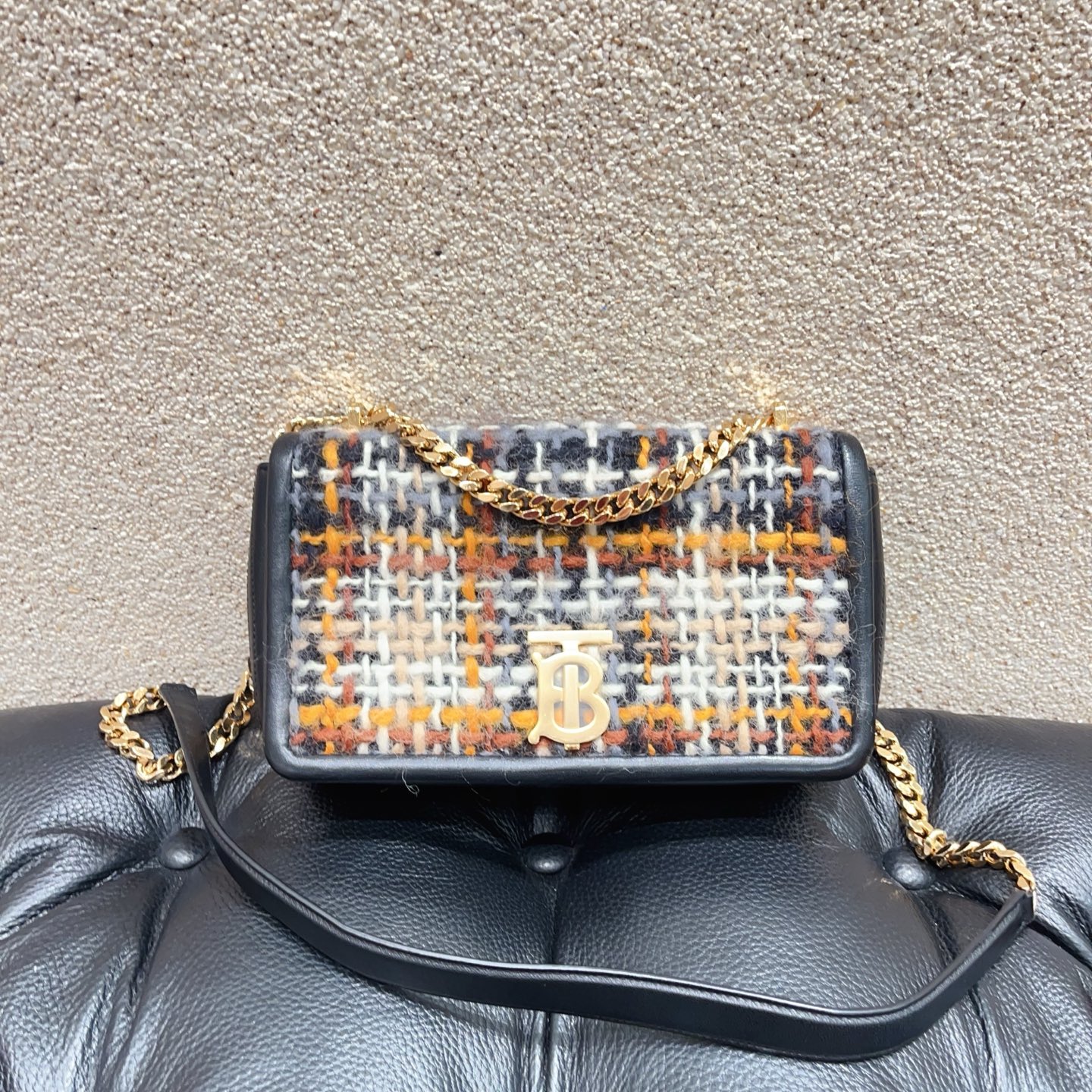 95新 BURBERRY/博柏利 毛呢拼皮编织单肩斜挎包！尺寸：23*6*13cm 