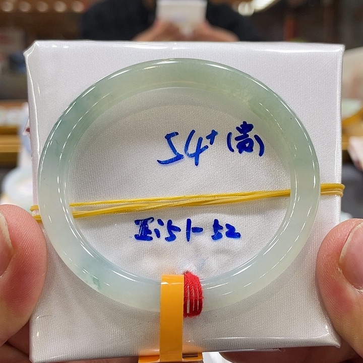 翡翠手镯未镶嵌翡翠