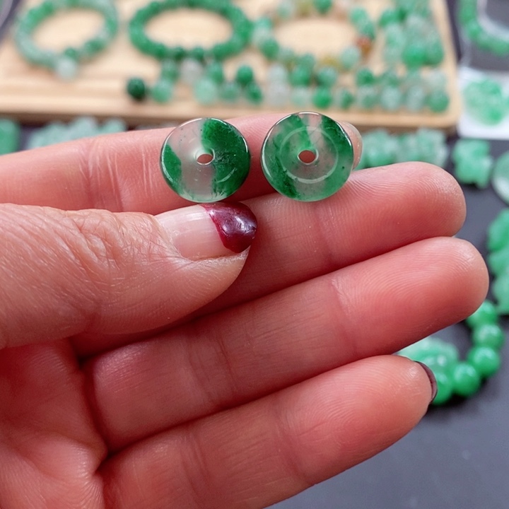 石英质玉耳坠未镶嵌