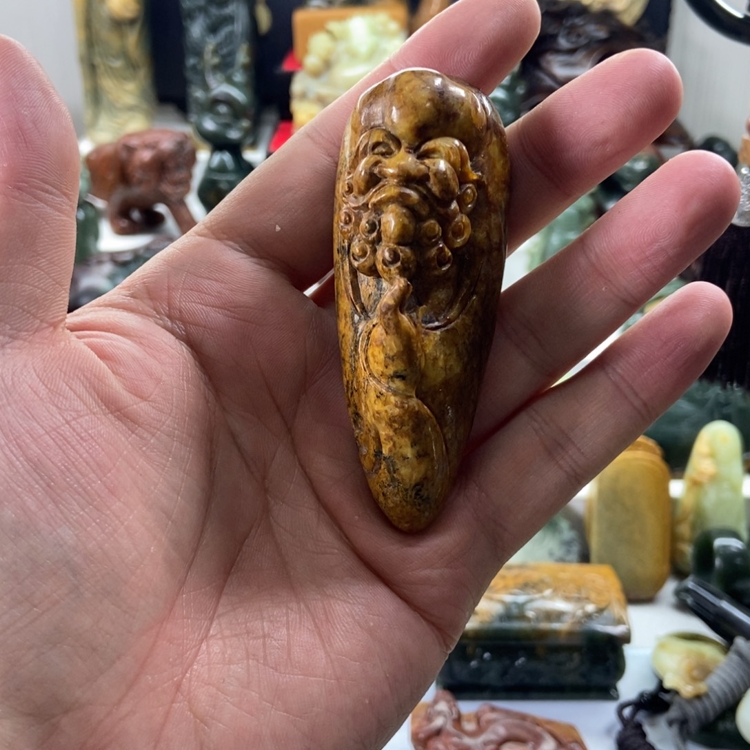 岫岩河磨玉（透闪石质玉）未镶嵌把件