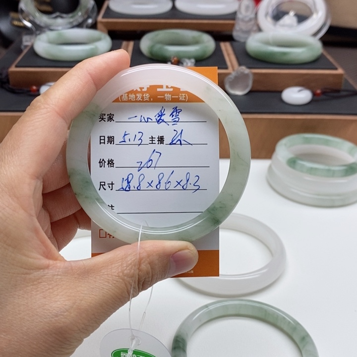 石英质玉手镯未镶嵌一**雪