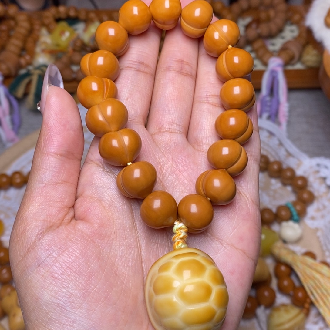 猴头核桃吊坠玻璃底大富甲手持