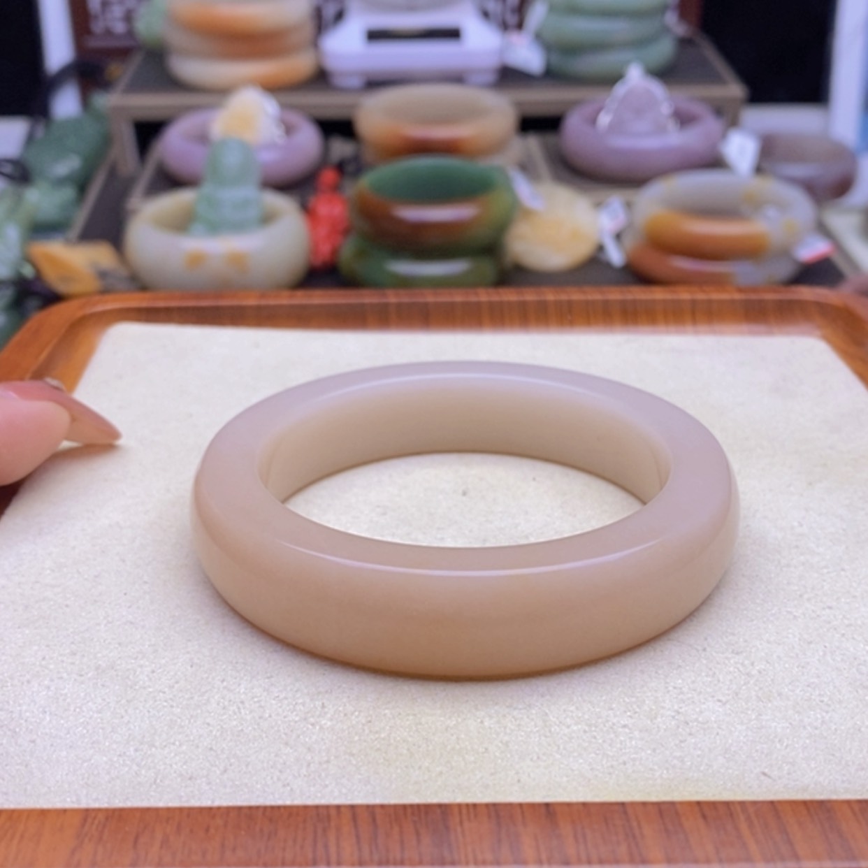 【闪购商品】石英质玉手镯未镶嵌