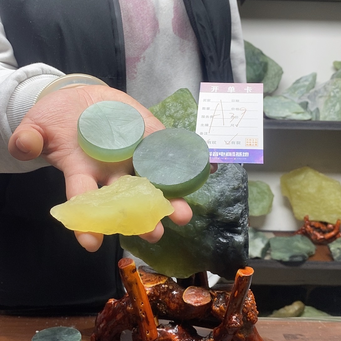 蛇纹石玉合金珠宝奇石