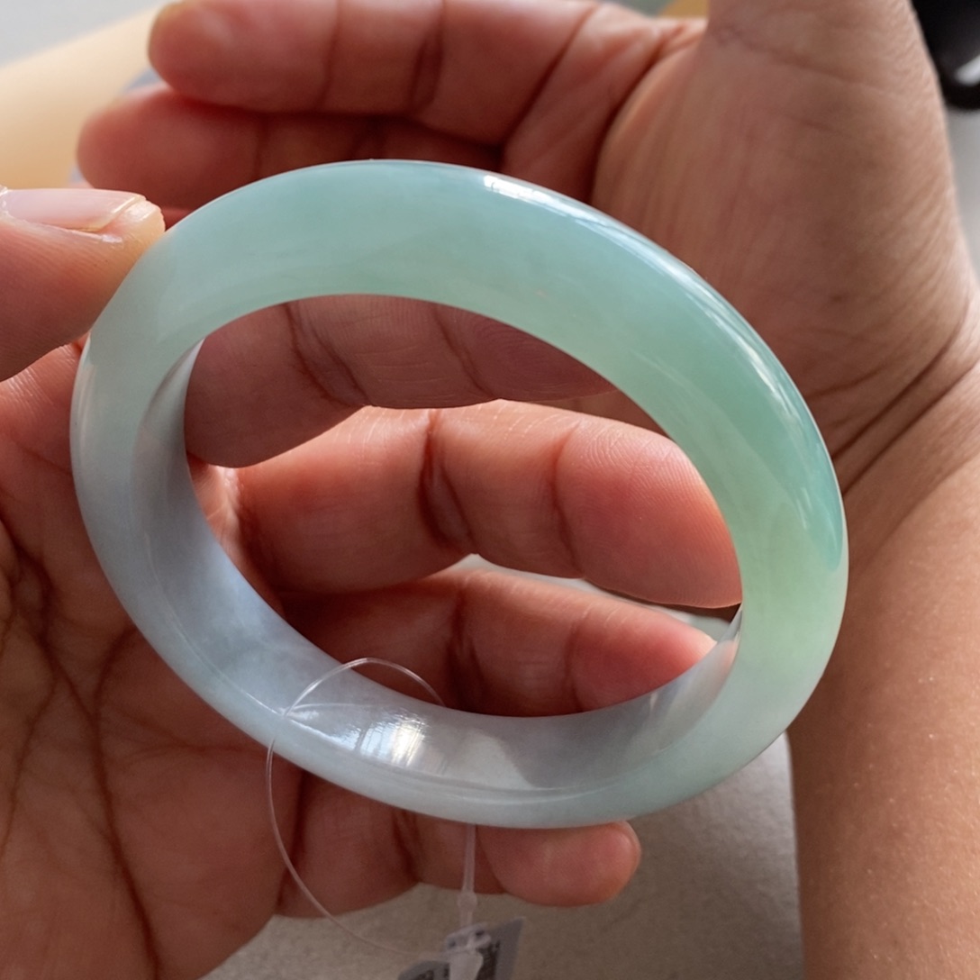 翡翠手镯未镶嵌天然翡翠手镯