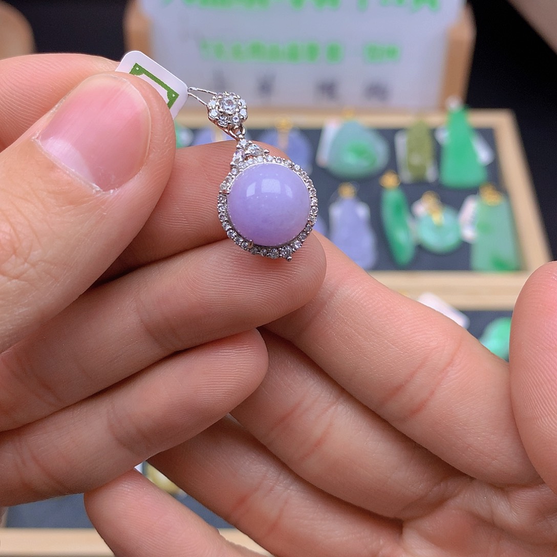 翡翠颈饰未镶嵌翡翠