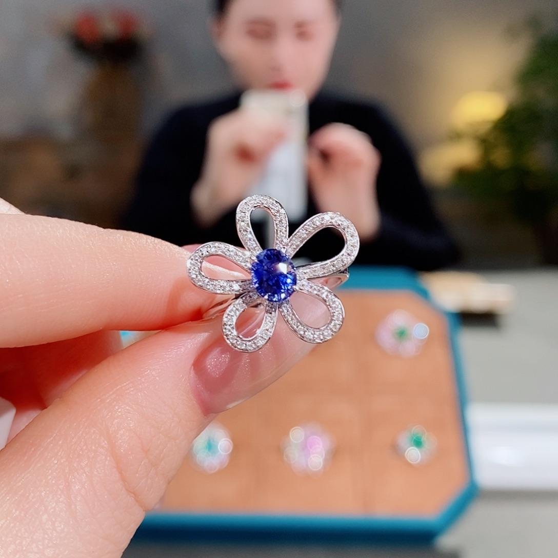 蓝宝石戒指18K金镶嵌1.05ct