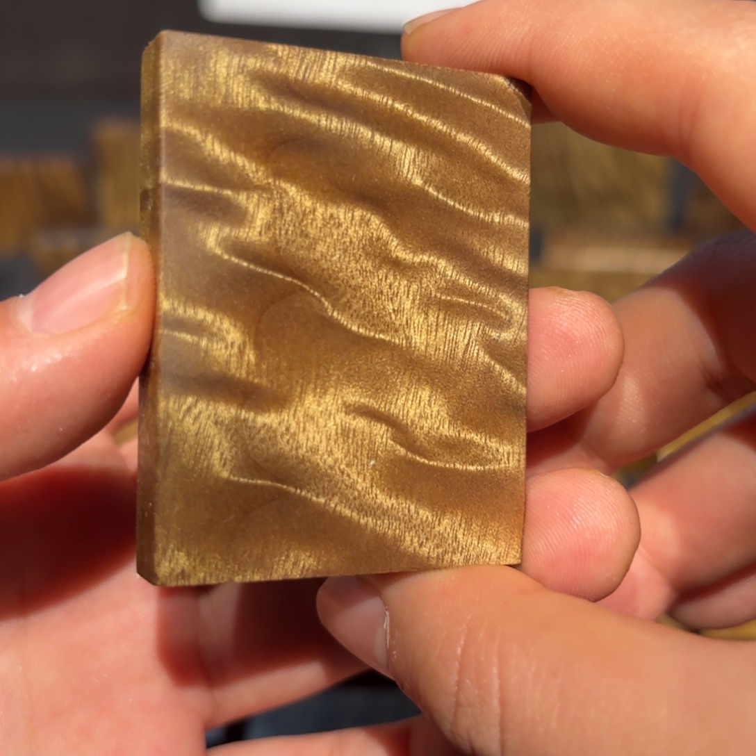 张***骋金丝楠木无事牌材料