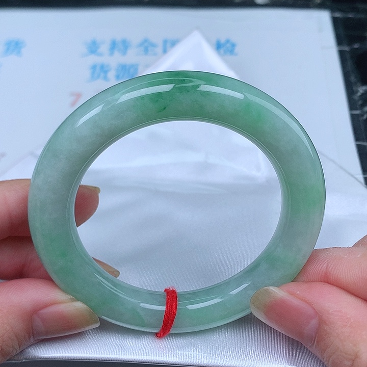 翡翠手镯（圆镯）未镶嵌