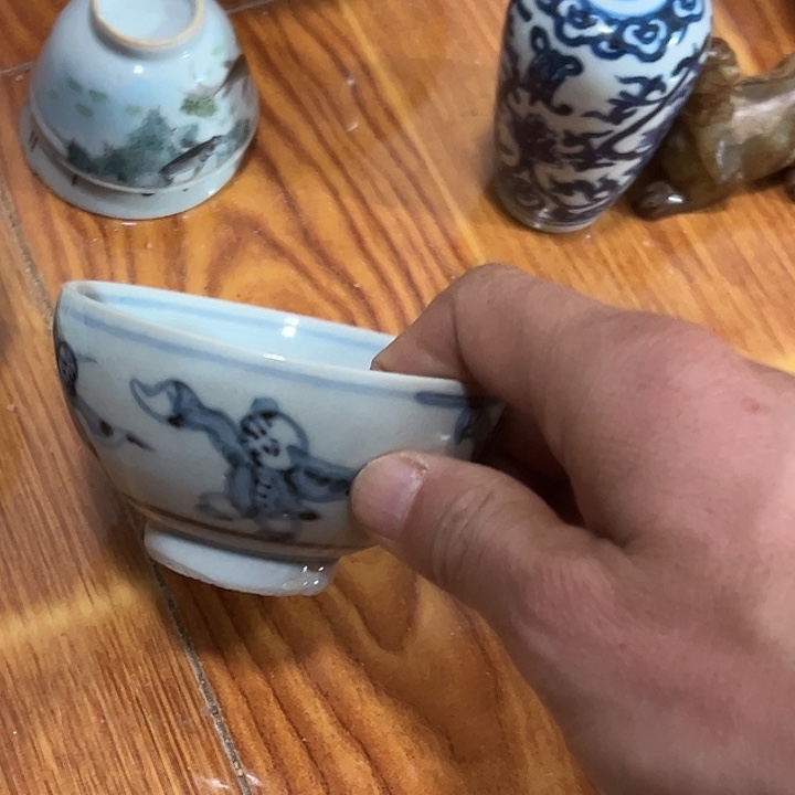 碗康**生青花文饰的一个杯子