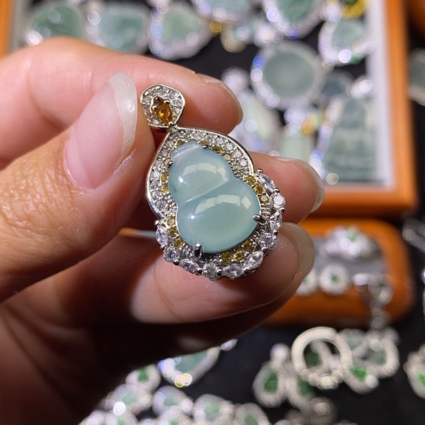 【闪购商品】翡翠颈饰未镶嵌天然