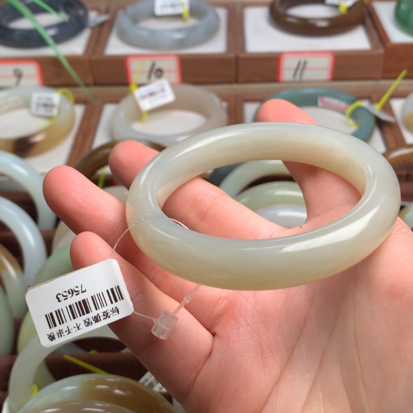 【闪购商品】和田玉手镯未镶嵌