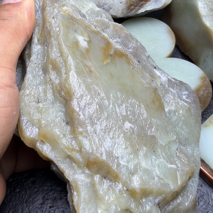 和田玉（糖玉）未镶嵌珠宝奇石