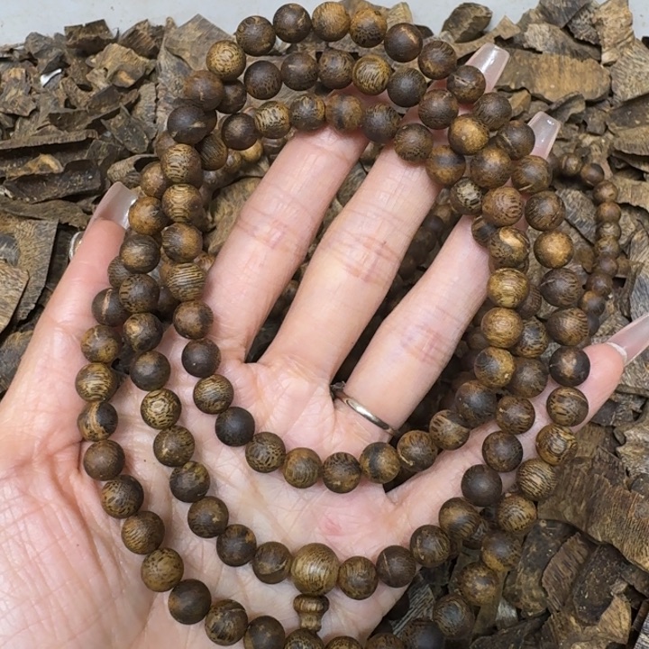 沉香手串虫漏沉浮一条