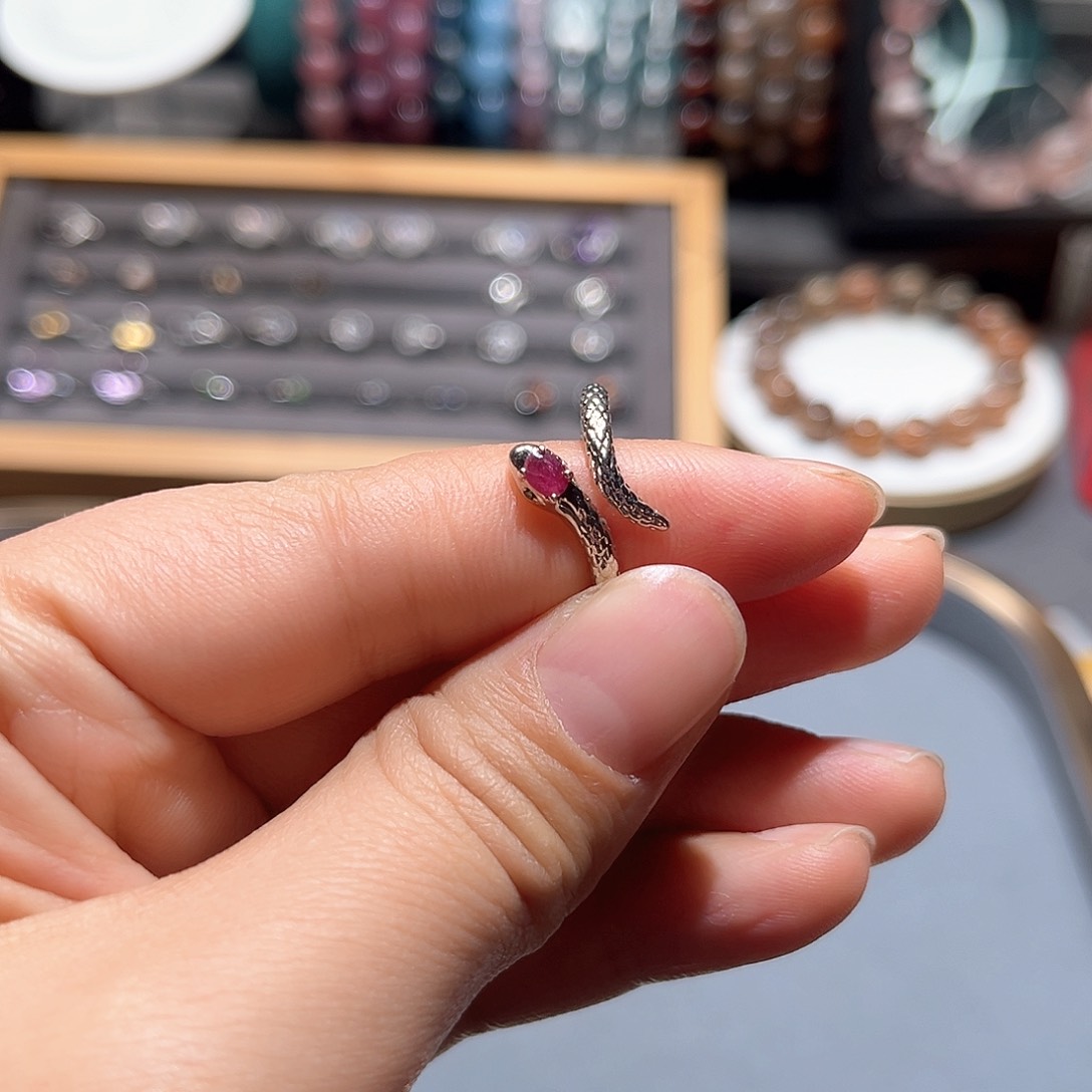 水晶戒指合金银蛇造型戒指
