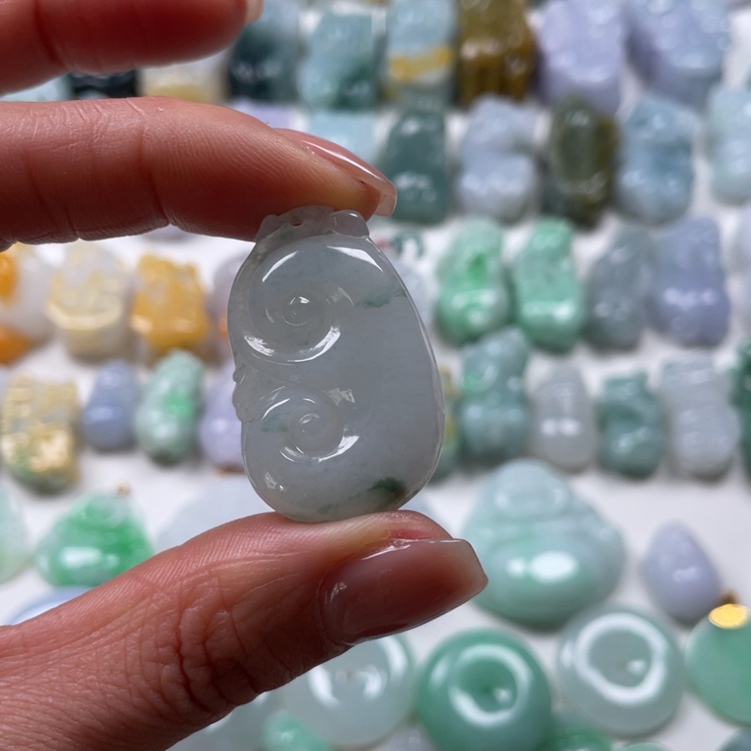 翡翠吊坠(赠链)未镶嵌