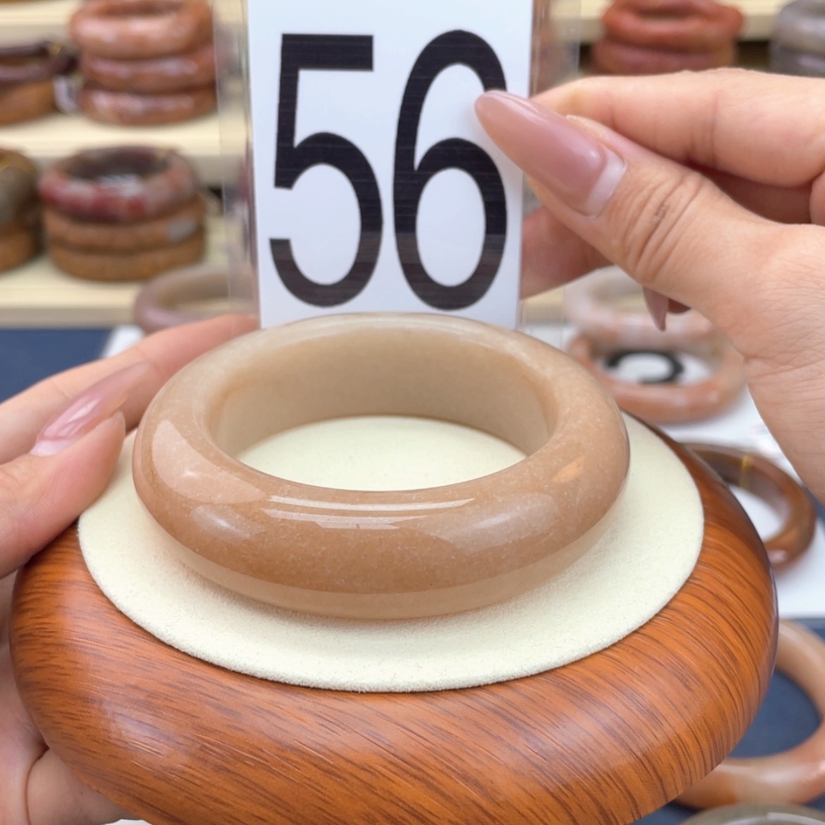 【闪购商品】石英质玉手镯未镶嵌