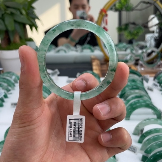 石英质玉未镶嵌手镯